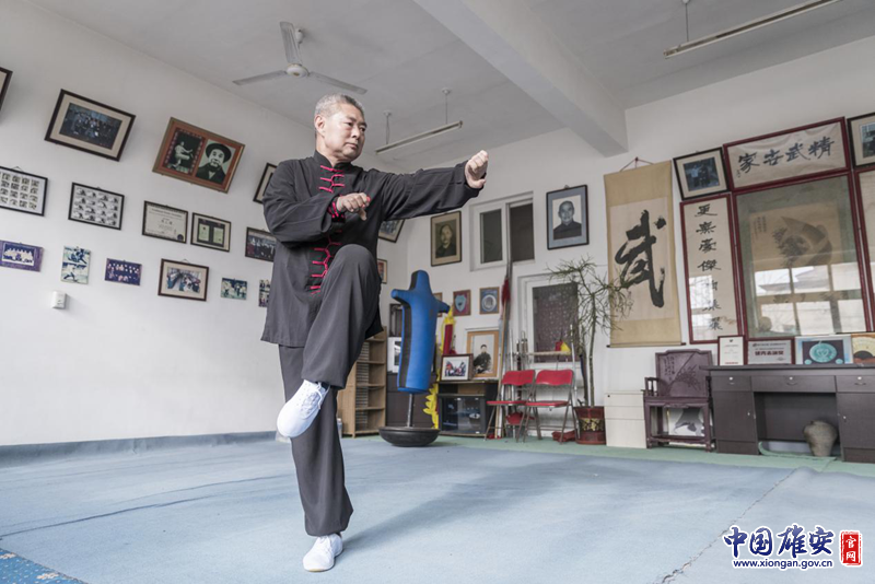 要把拳法与力量运用得当不是一朝一夕就能做到的，陈桂学五岁便开始习武很少间断，迄今已有五十余年。李鑫 摄