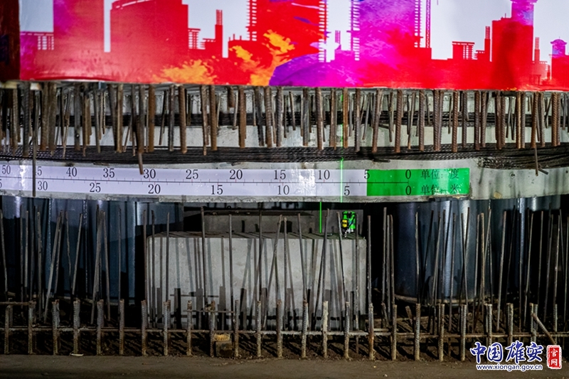 京雄城际铁路跨津保铁路连续梁施工采用（48+80+48）m旁位支架大节段现浇+墩底逆时针转体工法。中国雄安官网记者马梦迪 摄