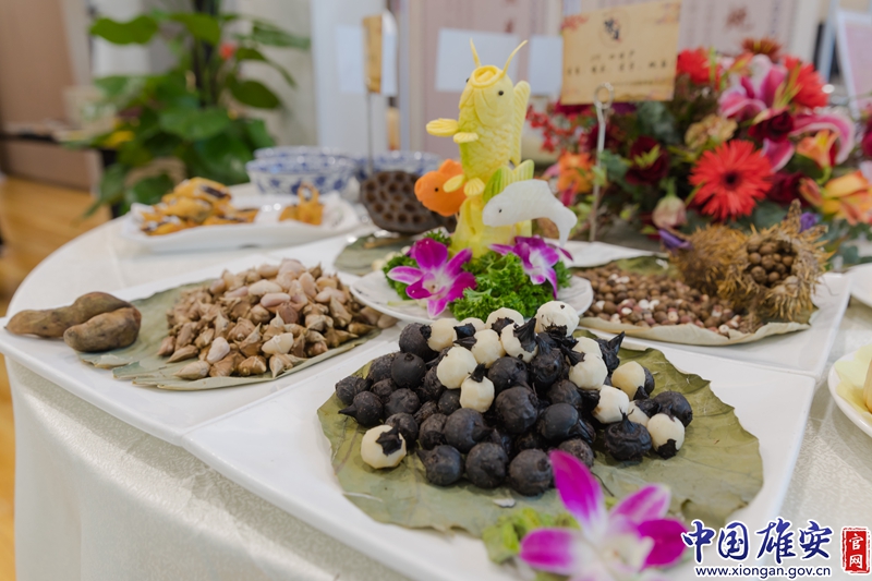 由菱角、鸡头、莲子、地梨搭配而成的“四特产”，可蒸、可煮、可做汤入饭，配食其他原料还可做成各种地域特色菜品，还可精工细作成各种甜食小吃。中国雄安官网陈凯昆 摄