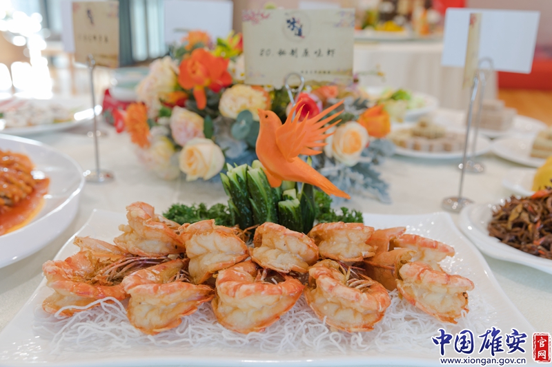 秘制原味虾表皮酥脆、肉质鲜香味浓，经特殊腌制方式加工制作而成。中国雄安官网陈凯昆 摄