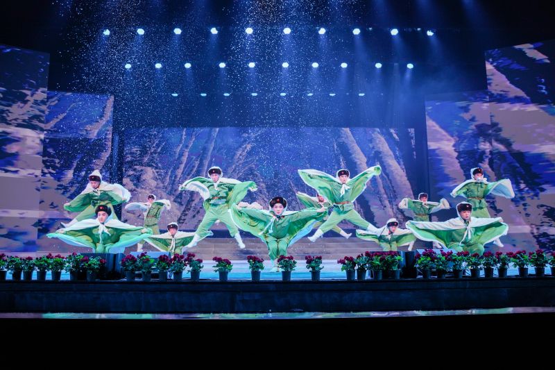 《智取威虎山》“滑雪舞” (3).jpg