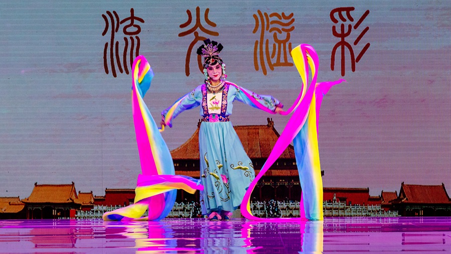 9月17日晚，锦绣中华&middot;时尚雄安盛典暨颁奖晚会在雄安时尚一号秀场举办。众多服装设计师、本地企业代表、时尚买手齐聚晚会现场，见证&ldquo;时尚雄安&middot;天工奖&rdquo;&ldquo;时尚雄安&middot;莲花奖&rdquo;&ldquo;时尚雄安&middot;掘金奖&rdquo;三项时尚大奖的颁出。&ldquo;锦绣中华&mdash;中国非物质文化遗产服饰秀&rdquo;精彩上演，&ldquo;流光溢彩&rdquo;&ldquo;广府华章&rdquo;尽显大国服饰之美。