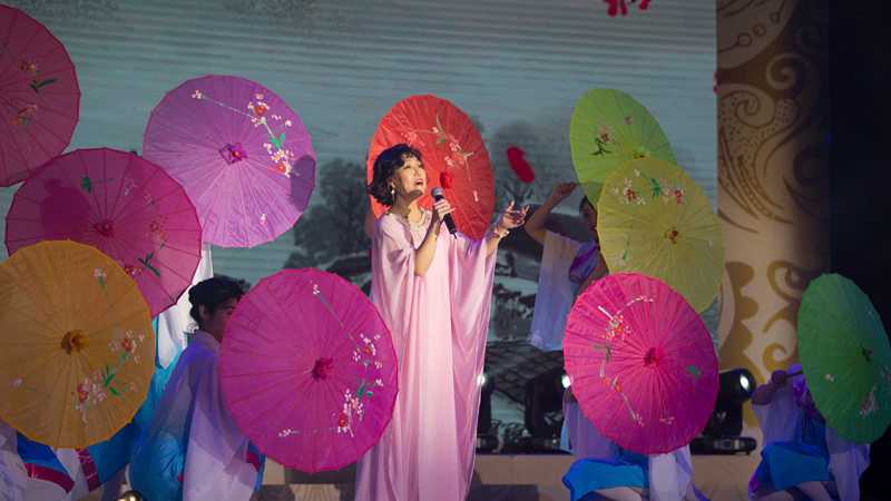 歌曲《在水一方》