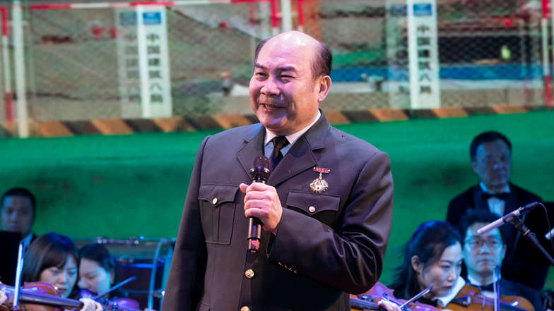 诗朗诵《致敬雄安建设者》