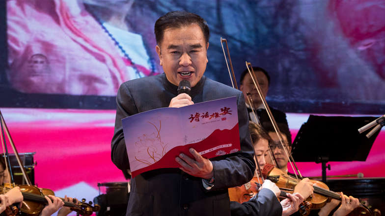 诗朗诵《英雄归来》