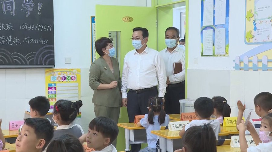 张国华看望慰问一线教师和教育工作者并召开雄安新区2022年教师节座谈会