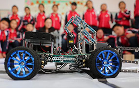 机器人课程进小学 激发学生创新力
