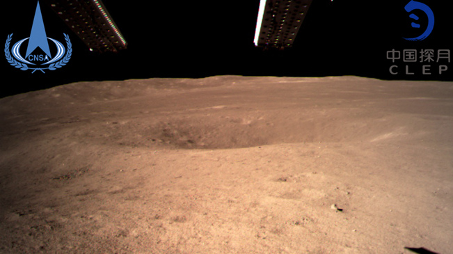 嫦娥四号探测器传回世界首张近距离拍摄的月背影像图像