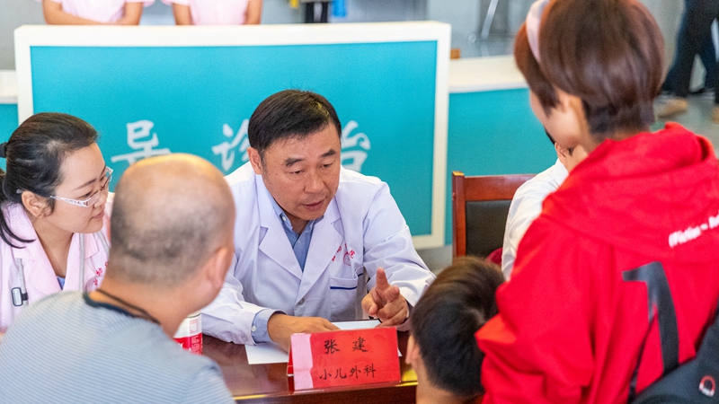 雄安新区容城县举办“迎国庆·服务新区百姓”义诊活动