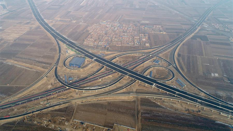北京大兴国际机场北线高速公路廊坊段主体完工