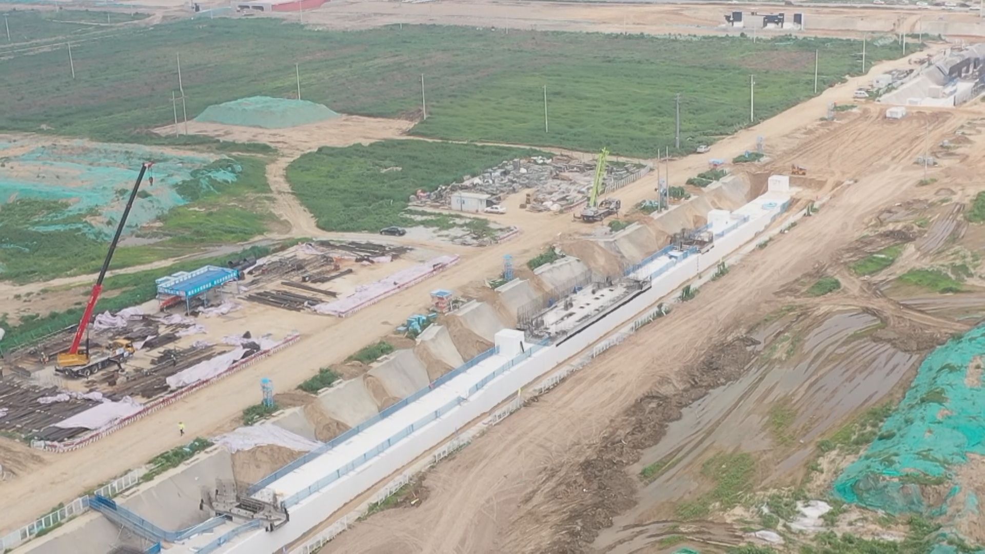 【中国雄安新闻】雄安新区启动区A组市政项目NB2路地下管廊全线贯通