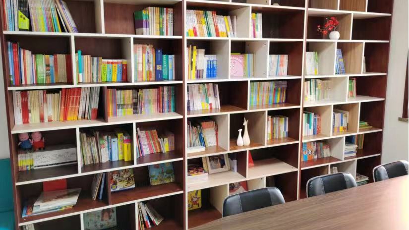 雄安新区教育发展基金会：捐助儿童书籍 丰富社区儿童课外学习阅读