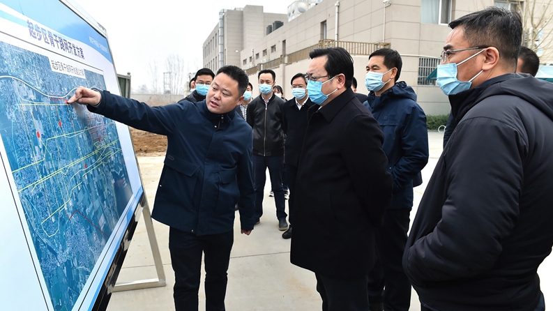 张国华调研启动区、起步区路网和中央绿谷建设