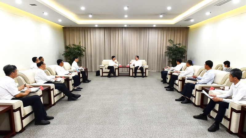 张国华与河北大学党委书记郭健一行举行工作座谈