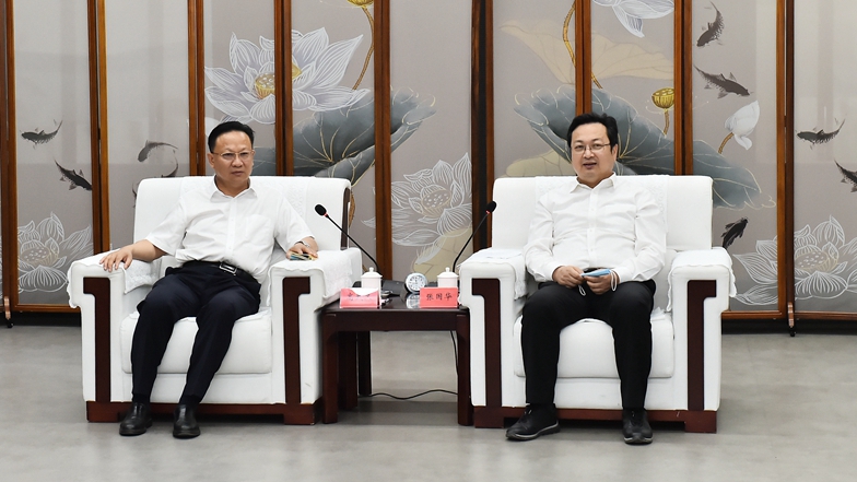 张国华与上海宝冶集团党委书记、董事长高武久一行举行工作座谈