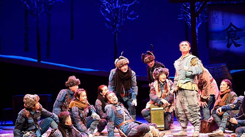 用孩子的视角讲述抗战英雄故事