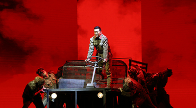 《红旗》再现产业工人奋发图强的"红旗精神"