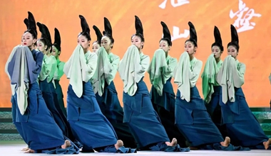 艺术盛宴的璀璨灯光昨晚照亮&ldquo;雄安站&rdquo;丨来，让我们回放一下