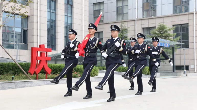 祝福祖国·守护平安丨雄安新区公安局举行升国旗仪式庆祝新中国成立73周年