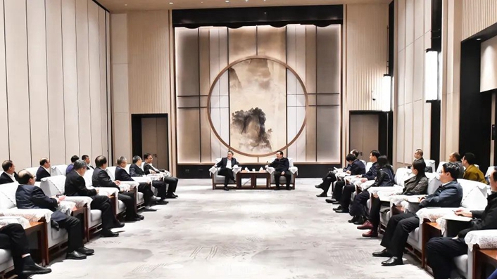 张国华与中国华能集团有限公司党组书记、董事长温枢刚一行举行工作座谈