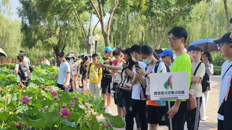 香港45名中学生到雄安新区参观学习