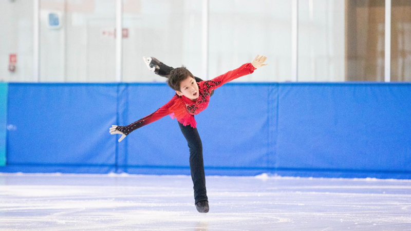 雄安新区举办首届全民健身大会冰雪运动会