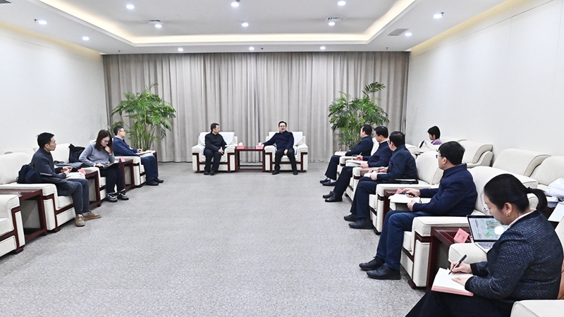 张国华与中国科学院院士段进一行举行工作座谈