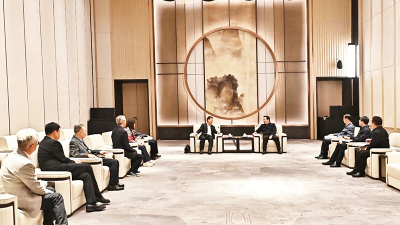 张国华与香港建滔集团主席张国荣一行举行工作座谈