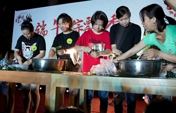Residents make Zongzi to greet Dragon Boat Festival in Xiongan