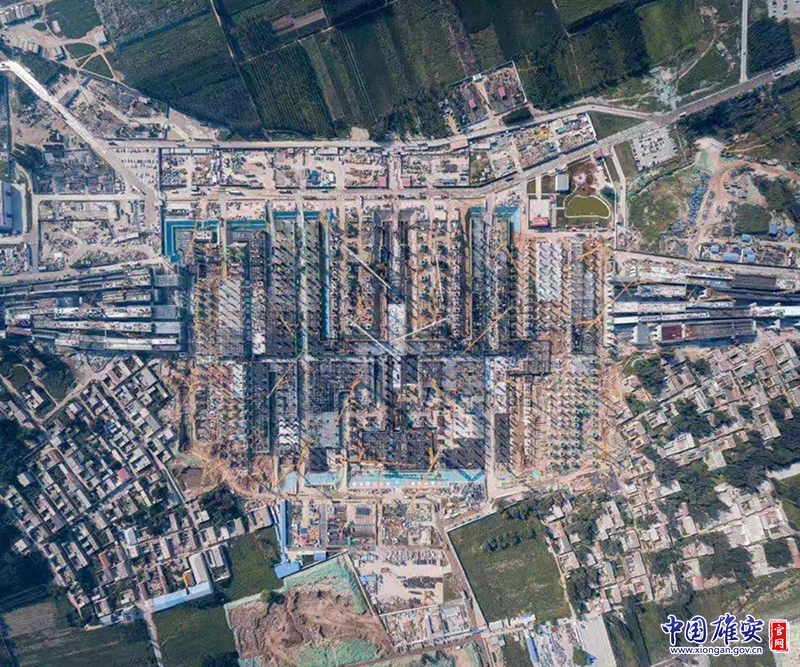 2019年9月3日，从空中俯瞰整个雄安站房工地，雄伟壮观。中国雄安官网记者马梦迪 摄