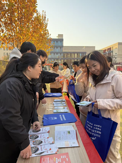 雄安新区12345热线开展供暖服务进社区线下宣传活动