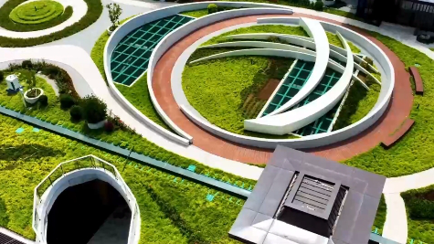 藏在公园里的绿色变电站